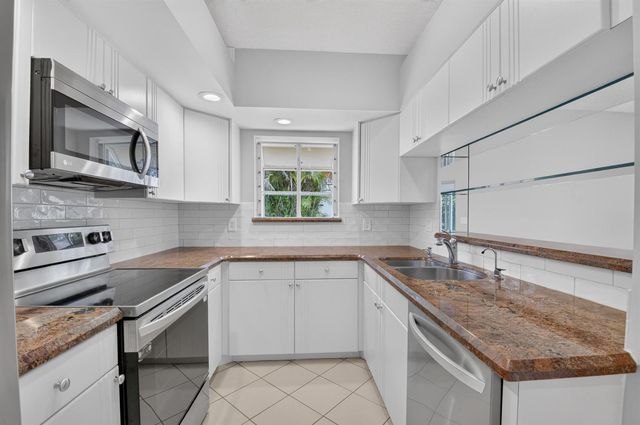 10911 Ladera Lane A, Boca Raton, FL 33498