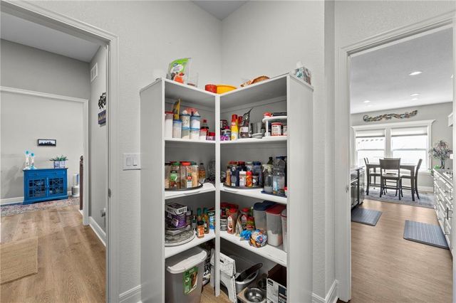 925 N Willow Court, Tonganoxie, KS 66086