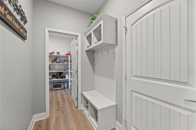 925 N Willow Court, Tonganoxie, KS 66086