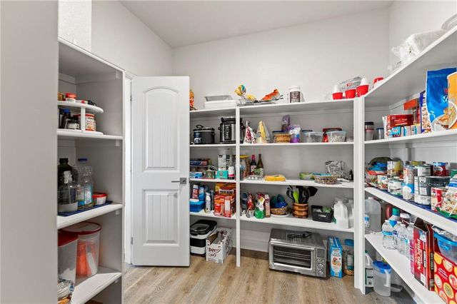 925 N Willow Court, Tonganoxie, KS 66086