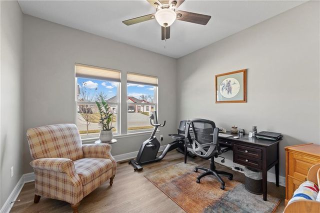 925 N Willow Court, Tonganoxie, KS 66086