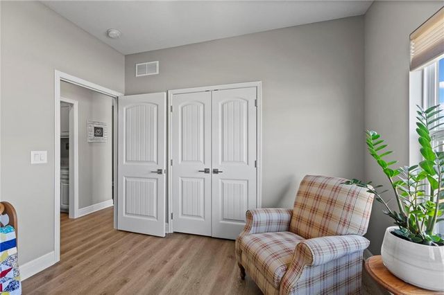 925 N Willow Court, Tonganoxie, KS 66086