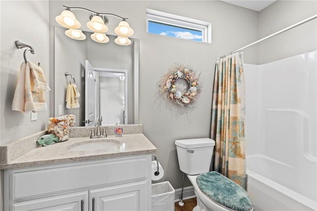 925 N Willow Court, Tonganoxie, KS 66086