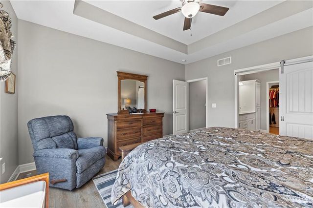 925 N Willow Court, Tonganoxie, KS 66086