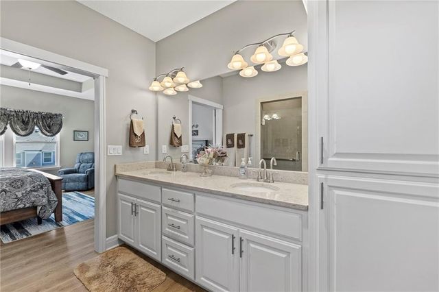 925 N Willow Court, Tonganoxie, KS 66086