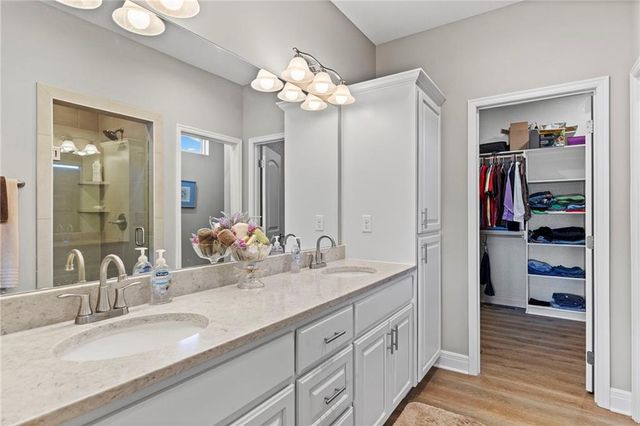 925 N Willow Court, Tonganoxie, KS 66086