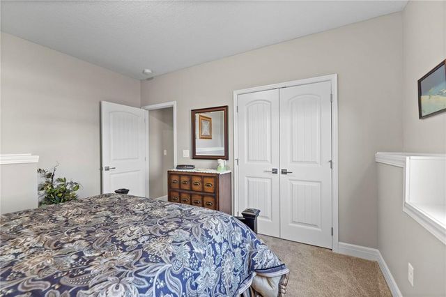 925 N Willow Court, Tonganoxie, KS 66086