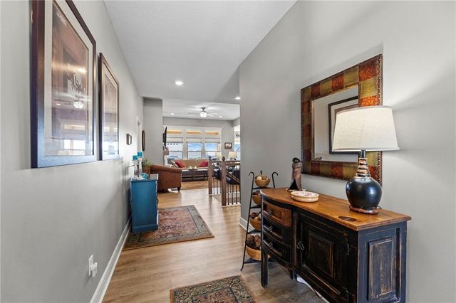 925 N Willow Court, Tonganoxie, KS 66086