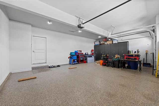 925 N Willow Court, Tonganoxie, KS 66086