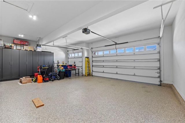 925 N Willow Court, Tonganoxie, KS 66086