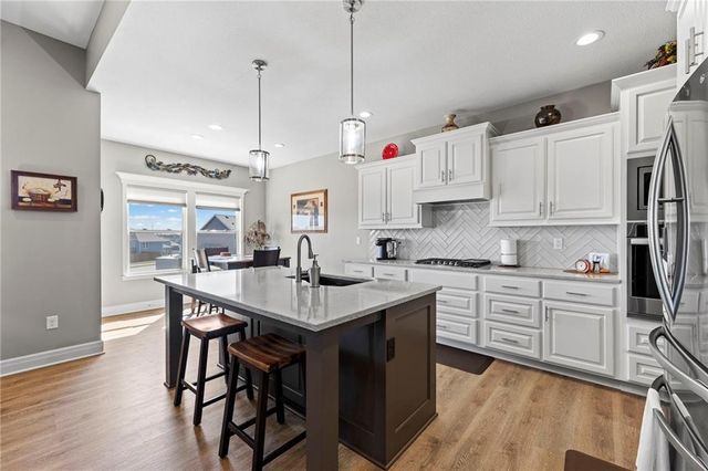 925 N Willow Court, Tonganoxie, KS 66086