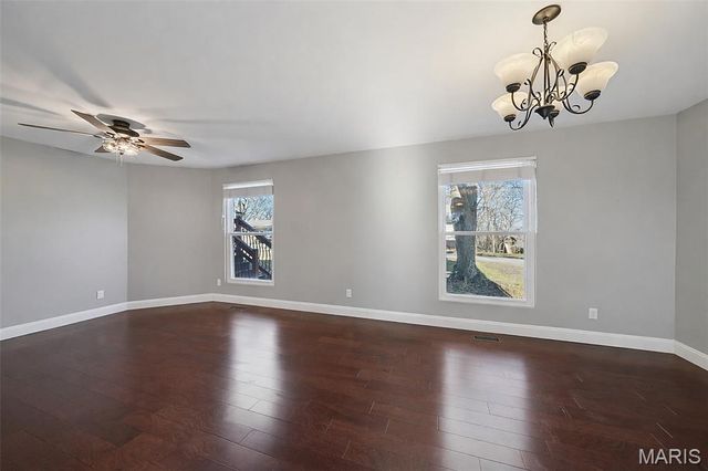 53 Lois Lane, Fenton, MO 63026