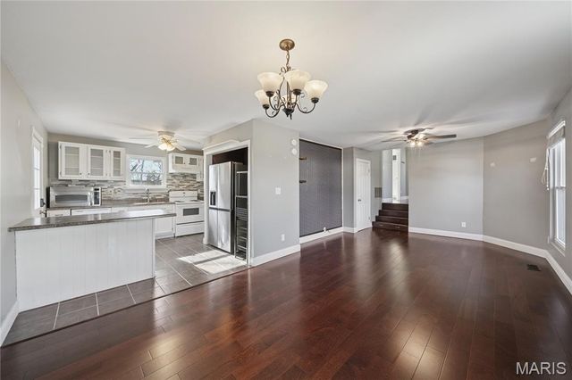 53 Lois Lane, Fenton, MO 63026