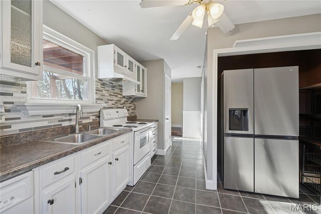 53 Lois Lane, Fenton, MO 63026