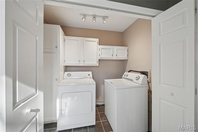 53 Lois Lane, Fenton, MO 63026