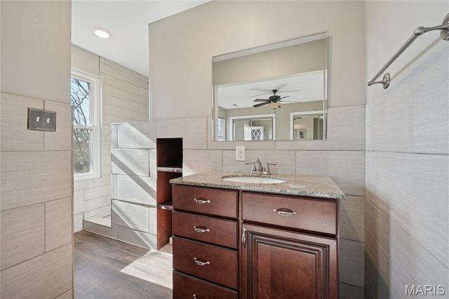 53 Lois Lane, Fenton, MO 63026