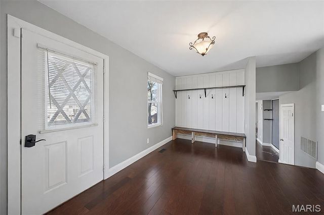 53 Lois Lane, Fenton, MO 63026