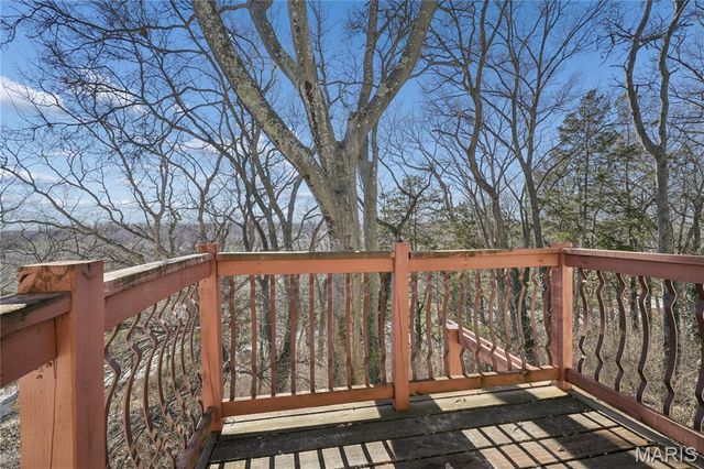 53 Lois Lane, Fenton, MO 63026