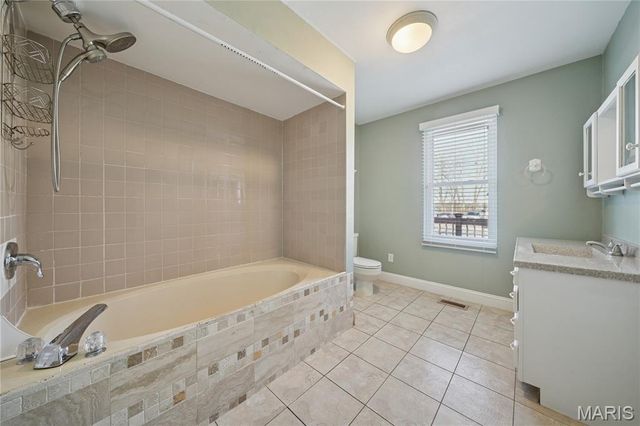 53 Lois Lane, Fenton, MO 63026