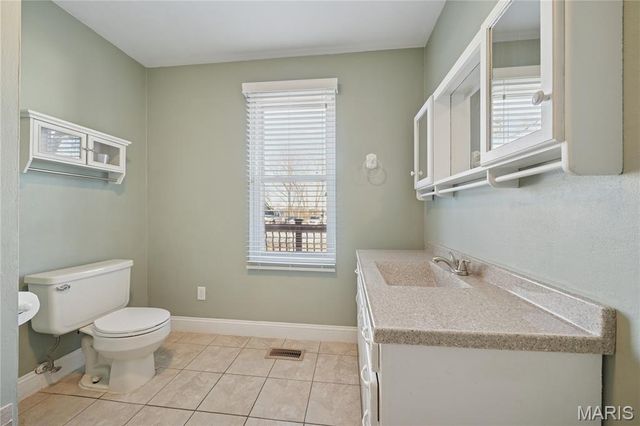 53 Lois Lane, Fenton, MO 63026