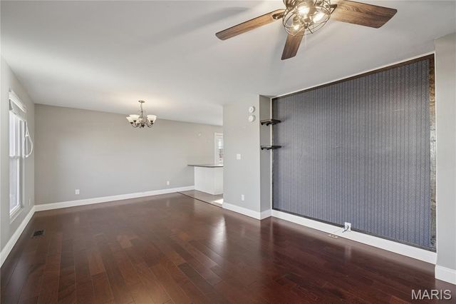 53 Lois Lane, Fenton, MO 63026