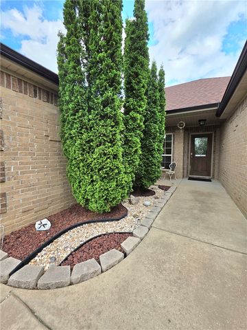 3005 N 15Th Place, Rogers, AR 72756