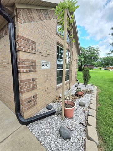3005 N 15Th Place, Rogers, AR 72756