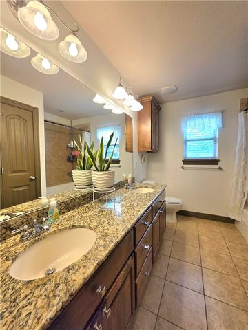 3005 N 15Th Place, Rogers, AR 72756