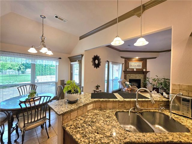 3005 N 15Th Place, Rogers, AR 72756