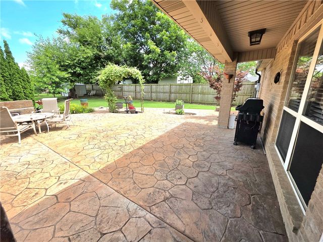 3005 N 15Th Place, Rogers, AR 72756