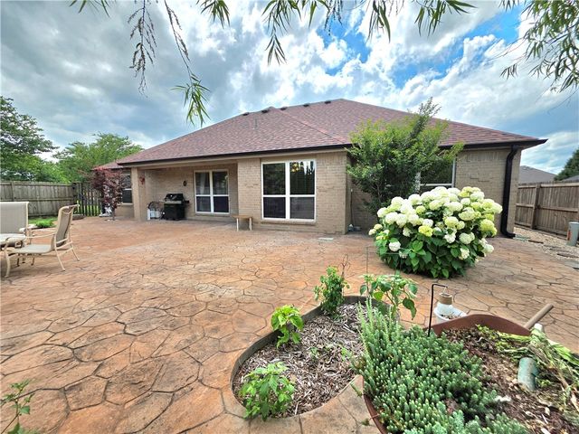 3005 N 15Th Place, Rogers, AR 72756