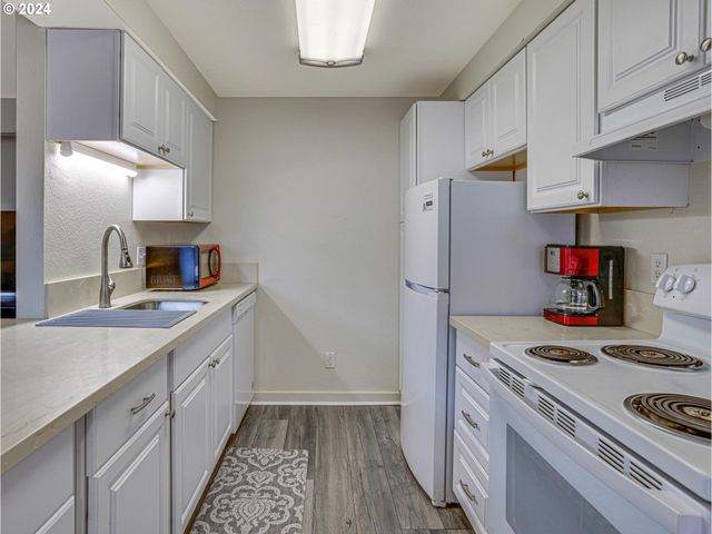 8913 Se RHONE St, Portland, OR 97266