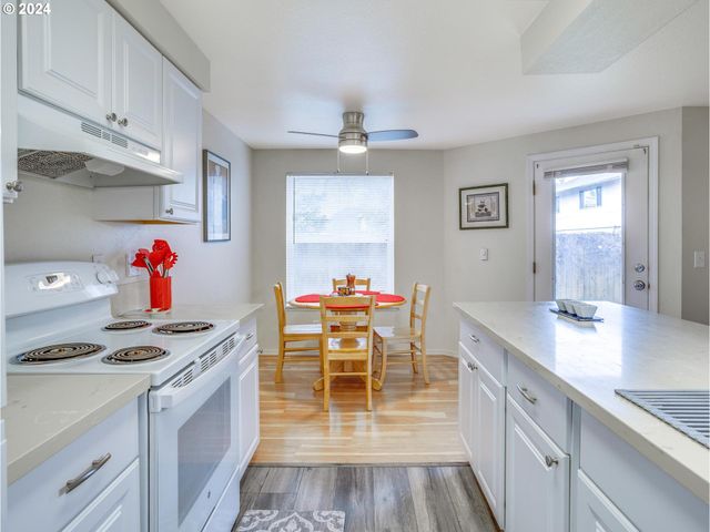 8913 Se RHONE St, Portland, OR 97266