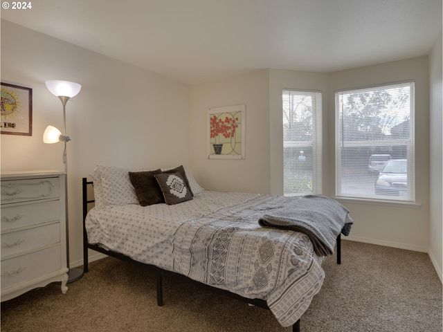 8913 Se RHONE St, Portland, OR 97266