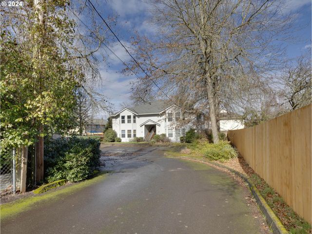 8913 Se RHONE St, Portland, OR 97266