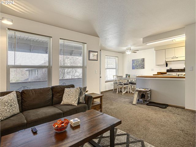 8913 Se RHONE St, Portland, OR 97266