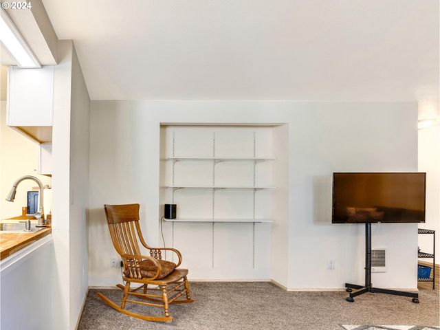 8913 Se RHONE St, Portland, OR 97266