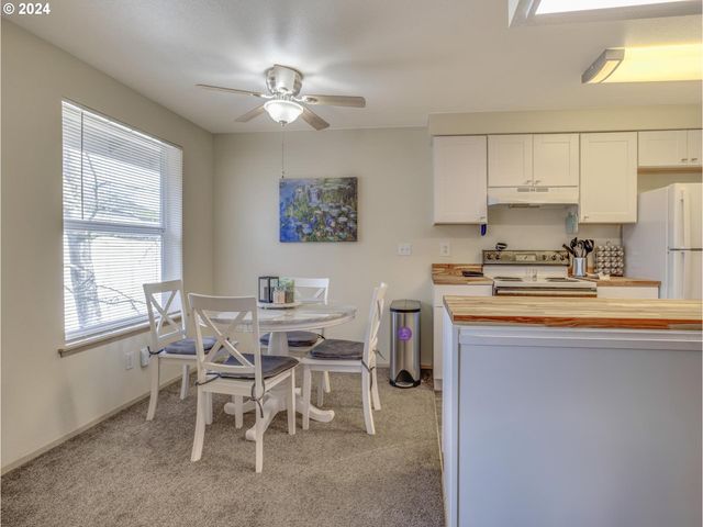 8913 Se RHONE St, Portland, OR 97266