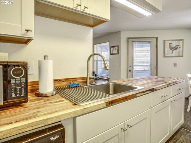 8913 Se RHONE St, Portland, OR 97266