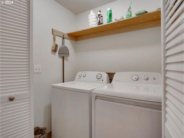 8913 Se RHONE St, Portland, OR 97266