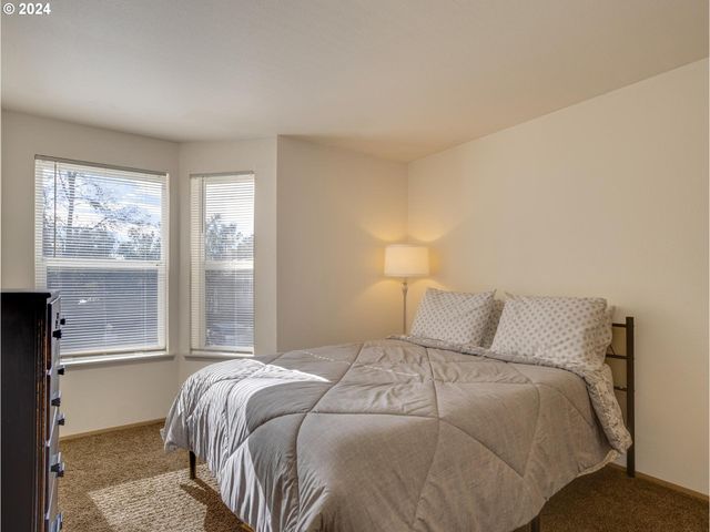 8913 Se RHONE St, Portland, OR 97266