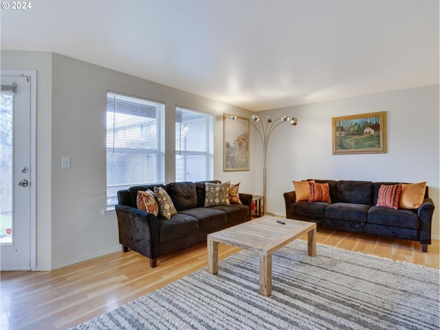 8913 Se RHONE St, Portland, OR 97266