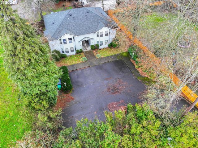 8913 Se RHONE St, Portland, OR 97266