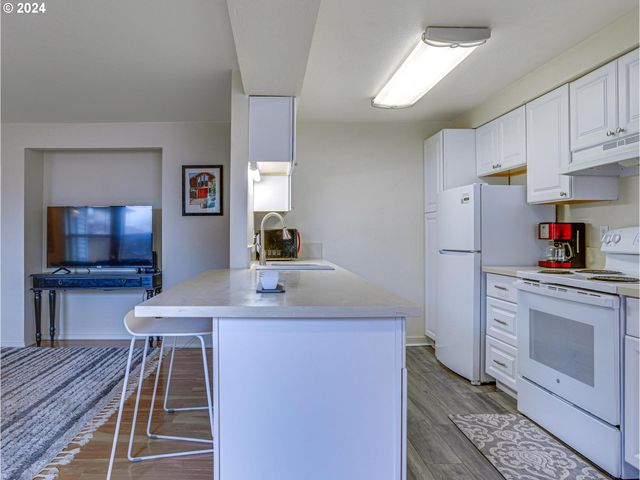 8913 Se RHONE St, Portland, OR 97266