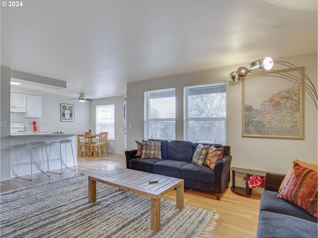 8913 Se RHONE St, Portland, OR 97266