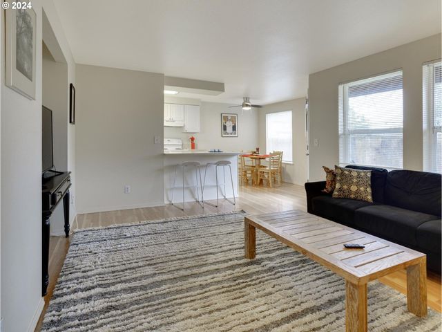 8913 Se RHONE St, Portland, OR 97266