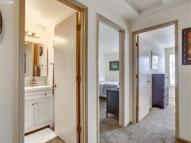 8913 Se RHONE St, Portland, OR 97266