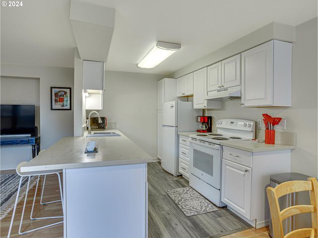 8913 Se RHONE St, Portland, OR 97266