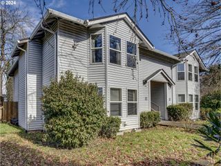 8913 Se RHONE St, Portland, OR 97266