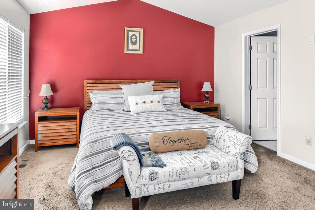 425 NOTTINGHAM LN, Collegeville, PA 19426